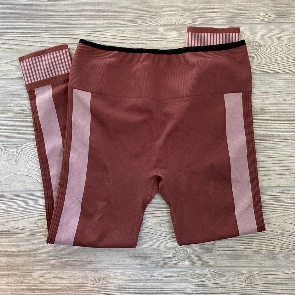 Fabletics‎ Color Block Seamless High Waisted Leggings - Picture 6 of 10